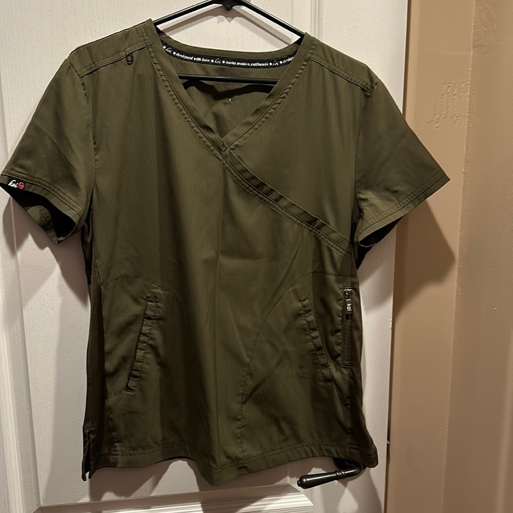 Koi Lite Scrub Top Size L